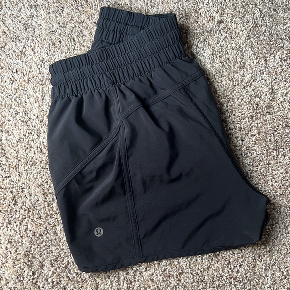 Lululemon Tracker short 4” black - Picture 2 of 5
